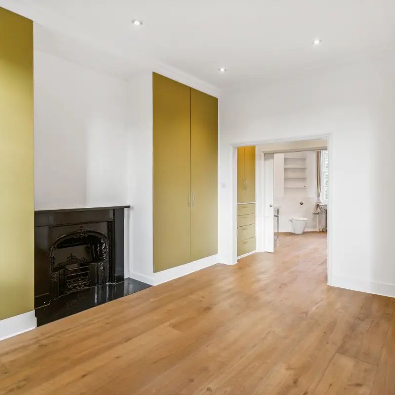 6 bedroom house in London - Photo 1