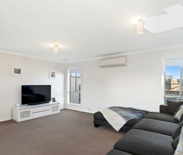 3 Bedroom Home In The Heart Of Newcomb! - Photo 3