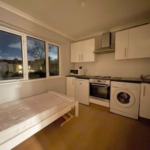 Studio Flat, Myddleton Road, N22 - Photo 3