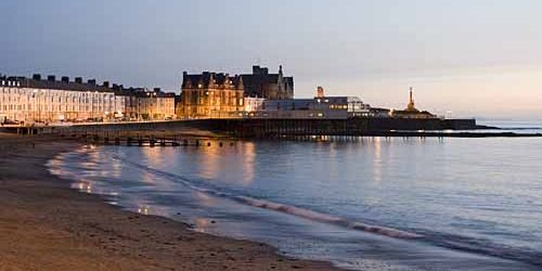 Part Furnished 3 bed Seafront Penthouse Apartment - Photo 3