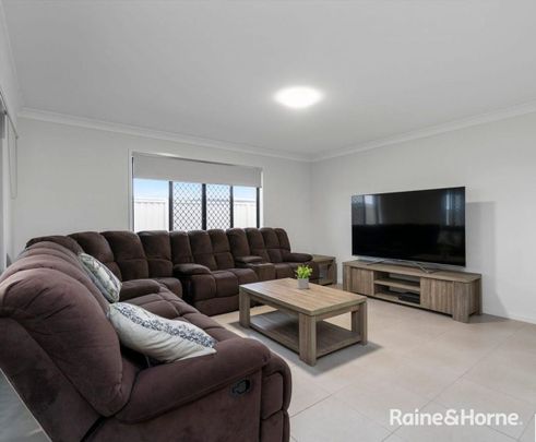 MODERN FAMILY LIVING IN BAYSIDE LOCATION - Photo 1