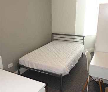 5 bedroom private hall to rent - Photo 1