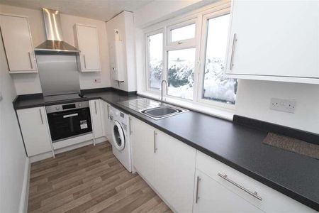 Datchworth Turn, Leverstock Green, Hemel Hempstead, HP2 - Photo 4