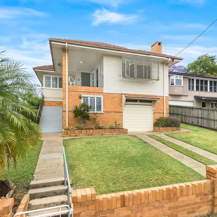 16 Moordale Street, Chapel Hill QLD 4069 - House For Rent - $810 | Domain - Photo 1