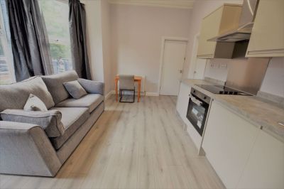1 bedroom Apartment in Midland Road, Leeds - Photo 2