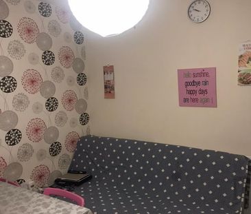 5 Bed Terraced House, Atkinson Road, E16 - Photo 1