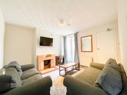 4 bedroom terraced house to rent - Photo 1