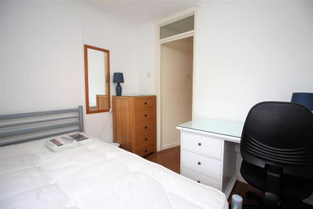 4 bedroom terraced house to rent - Photo 4