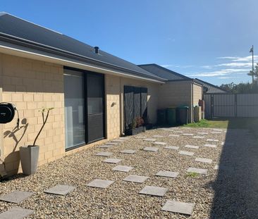 SPACIOUS MODERN HOME - Photo 6