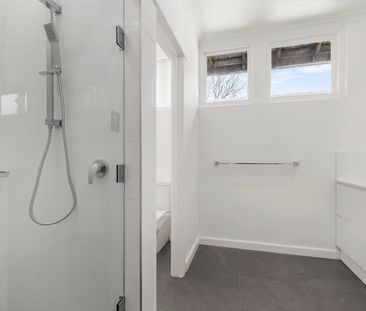 MODERN FAMILY HOME - Photo 3