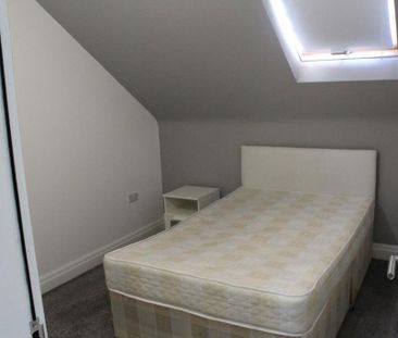 3 bedroom flat to rent - Photo 3
