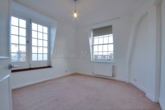 One double bedroom unfurnished top floor flat with a roof terrace - Photo 1