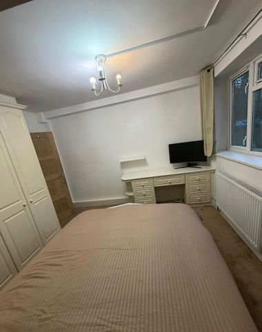 1 bedroom in a house share to rent - Photo 4