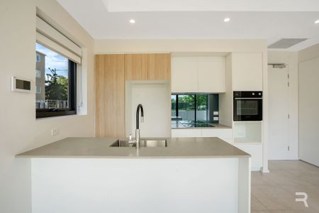 Light-Filled Corner One-Bedroom with Generous Private Courtyard - Photo 2