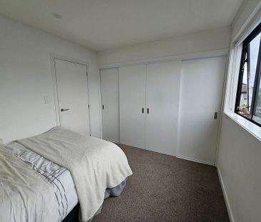 2-bed townhouse in sought-after location! - Photo 2