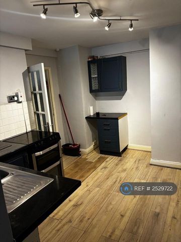 2 bedroom maisonette to rent - Photo 4