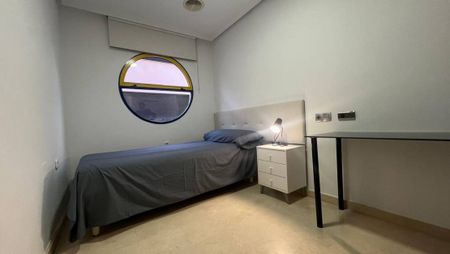 Beautiful modern apartment for long term rental in the center of Torrevieja - Photo 4