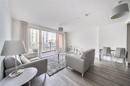 An impressive one bedroom apartment at Sovereign Point, Bath Riverside with balcony. Offered furnished. - Photo 3