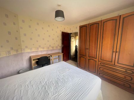 4 bedroom semi-detached house to rent - Photo 4