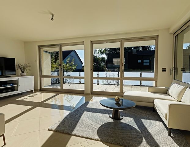 Hochwertig, zeitlos und stimmig!4-Zi. Wohnung mit Einbauküche & Sonnenterrasse. - Photo 1