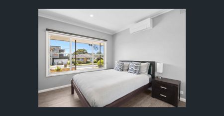 Charming Home in Prime Torquay Location - Photo 5