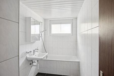 Frisch renovierte 4.5-Zimmerwohnung an ruhiger und zentraler Lage - Photo 4