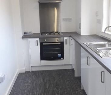 2 bedroom semi-detached house to rent - Photo 2
