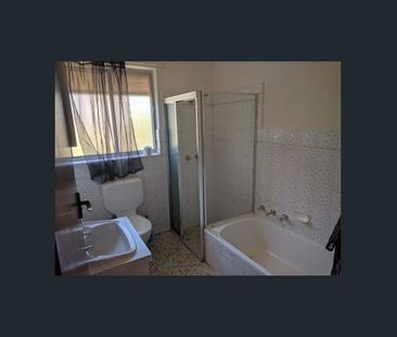 Located in a quiet street in the popular suburb of Marden! - Photo 6