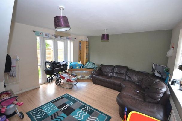 2 bedroom end of terrace house to rent - Photo 1