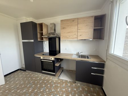 Location Maison 4 pièces 77m² LE MANS 72000 - Photo 5