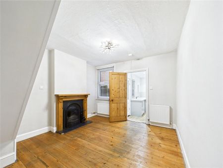 2 bedroom semi-detached house to rent - Photo 4