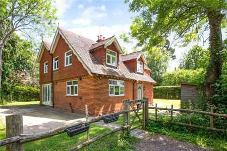 5 bedroom detached house to rent - Photo 2