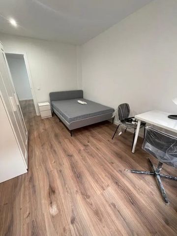 Plaça de Pep Ventura, Badalona, Catalonia 08912 - Photo 3