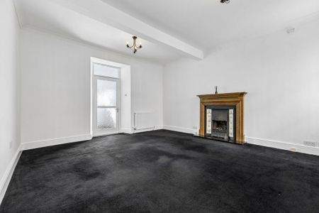 3 bedroom end of terrace house to rent - Photo 2