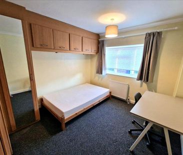 4 bedroom end of terrace house to rent - Photo 5