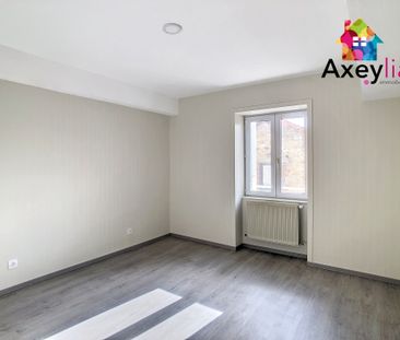 A LOUER-CHARLIEU CENTRE- APPARTEMENT 2 CHAMBRES - Photo 2