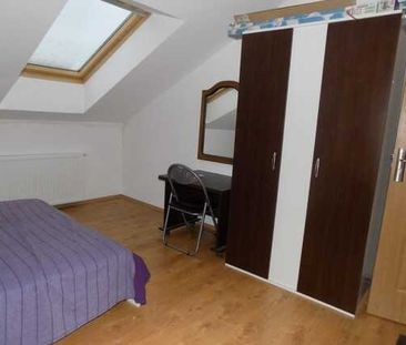Apartament la mansarda de inchiriat, 4 camere, 68 mp! Zona strazii Florilor! - Fotografie 3