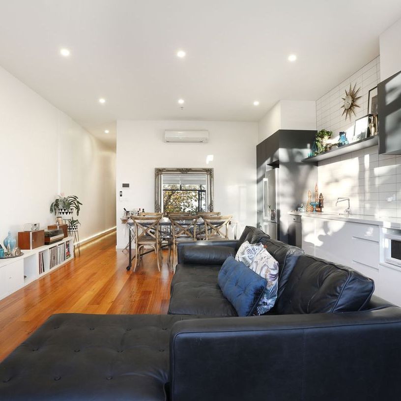 "Live large on the CBD fringe!" - Photo 1