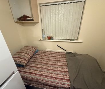 Room in a Shared House, Villiers Close, LU4 - Photo 1