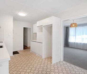 Beautifully renovated 3-bedroom family home. - Photo 5