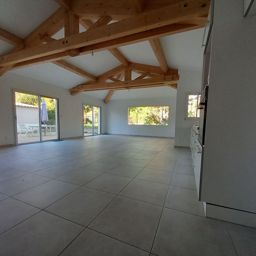 Location Appartement 5 pièces 145m² GEMENOS 13420 - Photo 1