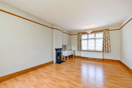 A substantial four bedroom family home centrally located in Maidenhead with off street parking for several cars - Photo 2