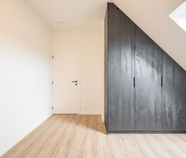 Prachtig afgewerkte woning, zeer rustig gelegen nabij het centrum - Photo 3