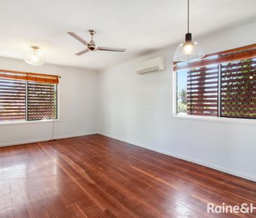 Charming Renovated Queenslander in Convenient Locale - Photo 3