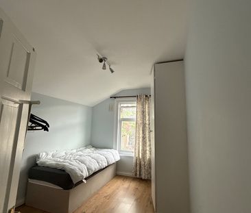 Room in a Shared House, Lucknow St, SE18 - Photo 5