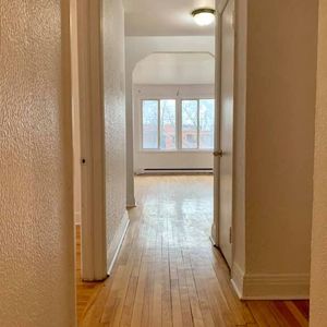 NDG - Beau 5 1/2 De 3 Chambres - Photo 2