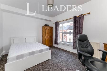 4 bedroom house to rent Hunter Street, Northampton, NN1 - Photo 2