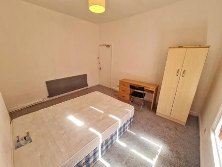 3 bedroom end of terrace house to rent - Photo 5