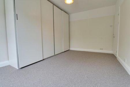 4 bedroom semi-detached house to rent - Photo 4