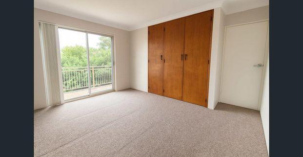 Modern & Spacious Apartment in Prime Campbelltown Location - Photo 1